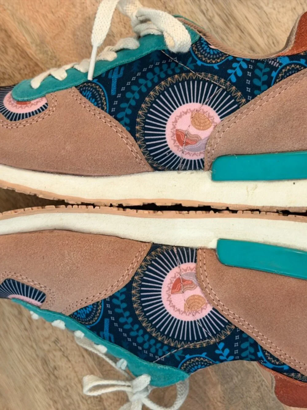 Inkkas Socorro Jogger Sneakers Size 8 Boho Floral Suede EUC